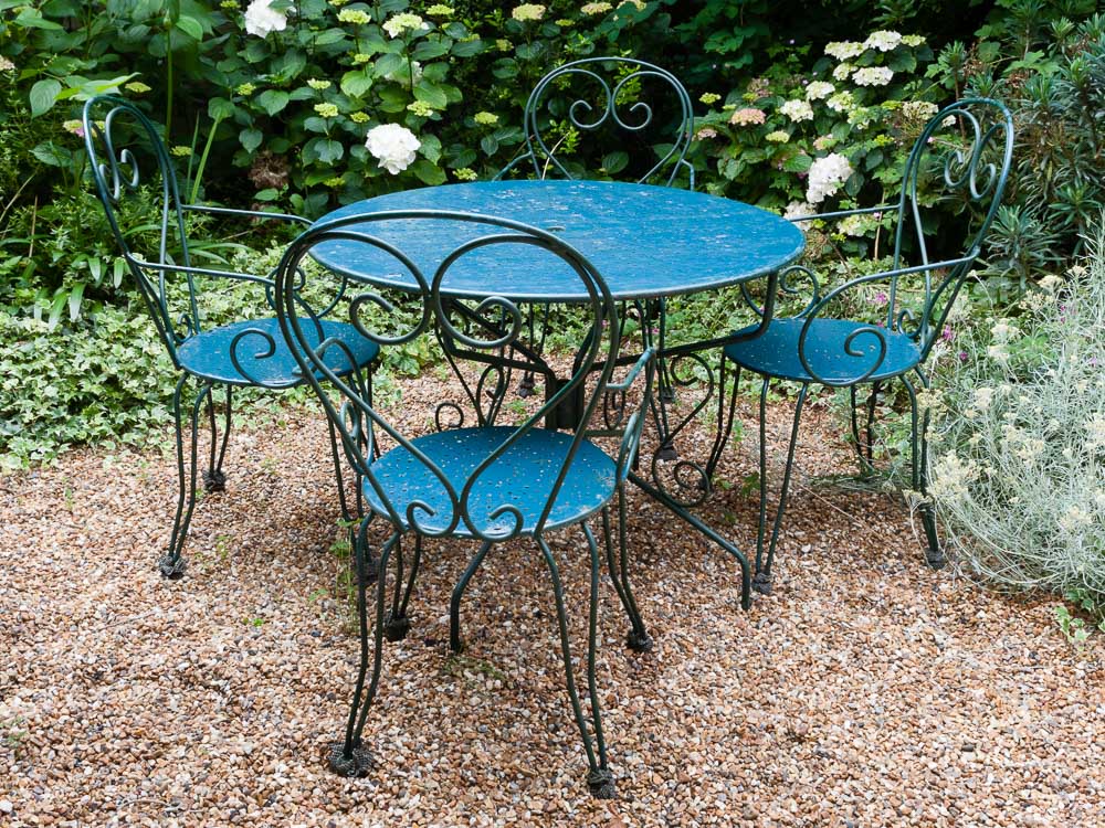 Wrought Iron Vintage Garden Table And Chairs Rare 5-Piece Set Of