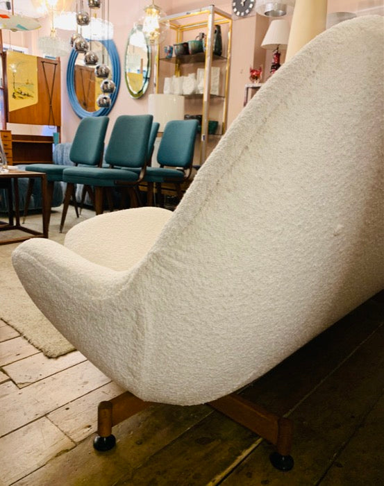 1960s Greaves and Thomas Egg Sofa in White Boucle Fabric – retro